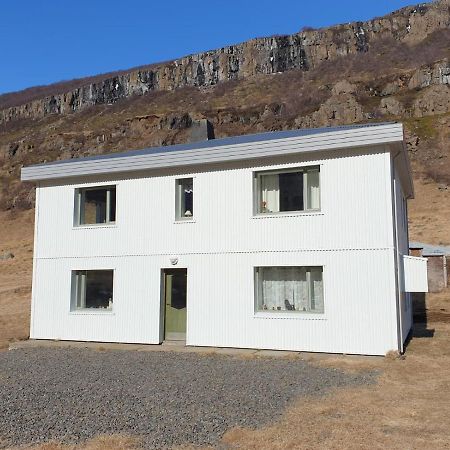 Holl Apartment Obyggthasetur Exterior photo