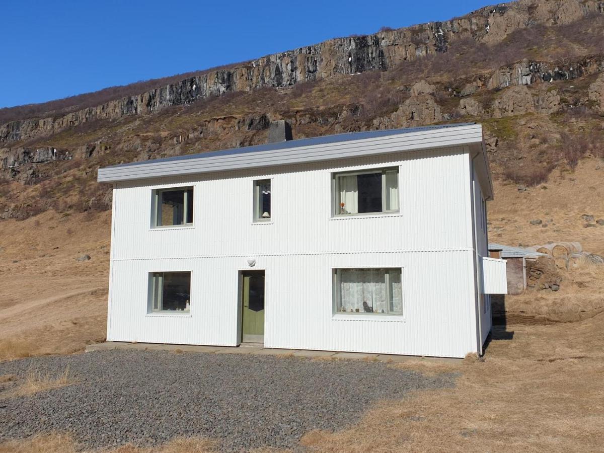 Holl Apartment Obyggthasetur Exterior photo